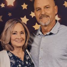 it's 30 people in line and 1 cashier at the register...WHAT STORE I'M AT