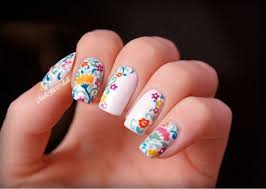 Las uñas de flores 2021 son otro de los diseños más clásicos a la hora de pintar nuestras uñas. Disenos De Unas Decoradas Con Flores 2021 Muy Trendy