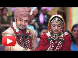 She comes from a well to do hindu family. Amrita Rao Rj Anmol Wedding Youtube
