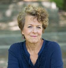 Karen Day's Instagram, Twitter & Facebook