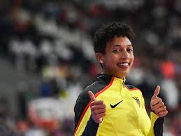 The long jump is a track and field event in which athletes combine speed, strength and agility in an attempt to leap as far as possible from a take off point. Weitsprung Malaika Mihambo Trainiert Kunftig Bei Carl Lewis Dlv Irritiert