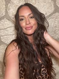 Tracey Shuler's Instagram, Twitter & Facebook