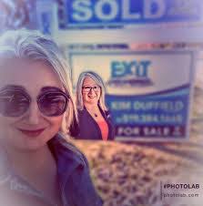 Melissa Stell's Instagram, Twitter & Facebook