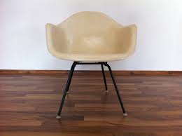 Schau dir unsere auswahl an eames style chair an, um die tollsten einzigartigen oder spezialgefertigten handgemachten stücke aus unseren shops für möbel zu finden. Eames Armchair Herman Miller Fiberglas Zenith Design Ikonen