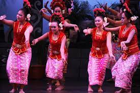 Keunikan tarian yang akhirnya menciptakan daya tarik tersendiri bagi para penikmatnya. Tari Yapong Asal Usul Dan Teknik Gerakannya Lengkap