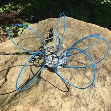 Cut bait holder with monofilament snares around it. Round Crab Snare Crab Snare Things To Sell