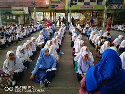 Sementara itu di puchong, menteri pendidikan dua, datuk seri idris jusoh melawat sekolah kebangsaan puchong jaya Alhamdulillah Selesai Hari Sk Puchong Indah Facebook