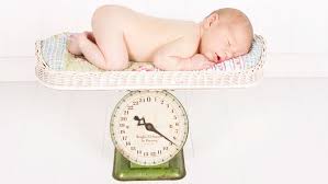 En physiologie, le hoquet (/ʔɔkɛ/) ou la myoclonie phrénoglottique est un réflexe ventilatoire caractérisé par une succession de contractions inspiratoires spasmodiques, incontrôlables et involontaires des muscles inspiratoires. Evolution Du Foetus La Taille Du Bebe Dans Le Ventre Semaine Apres Semaine Magicmaman Com