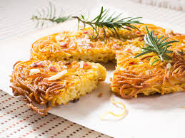La frittata di maccheroni nasce a napoli come riciclo della pasta avanzata, essendo però un piatto molto semplice, che può anche risolvere un pranzo o. Frittata Di Spaghetti Alla Napoletana Specialita Cucina Campana