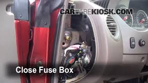 Or is it a cable that isn't grounded properly? Interior Fuse Box Location 2001 2006 Chrysler Sebring 2005 Chrysler Sebring Limited 3 0l V6 Coupe