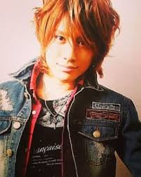 命からがら安田章大 on instagram 猛吹雪の朝おはようございます でも猛吹雪の方が北国の車は運転しやすいです そう 滑らないから そんな朝は後ろだけ巻き巻きして前髪ストレートでとんがり靴履いた元カレの写真ですね 黙れ なんなん このホスト感 これは