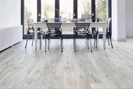 Vantage 12mm Laminate Flooring Highland Silver Oak In 2020 Laminate Flooring Flooring Contemporary Room