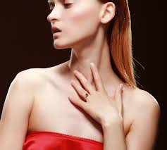 Anello Amore. Oro giallo, Rubino taglio pera, Diamanti