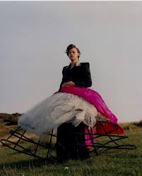 The pop star was photographed wearing a gucci dress for the fashion magazine, and while many people championed. The King Harry Harry Styles Vogue Harry Styles Photos Harry Styles