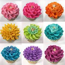 Happy Sunday Buttercream Lovers All Flowers Were Made With Tip 402 Or 79 Decorating Tips And Kit White Flower Cake Shoppe Flower Cake Cake Decorating Piping