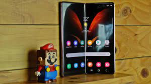 Samsung galaxy j6 (2018) is powered by android 8.0 (oreo), the new smartphone comes with 5.6 inches, 64gb memory with 4gb ram, the starting price is about 940.7608 malaysian ringgit. Samsung Galaxy Z Fold 2 Malaysia Everything You Need To Know Soyacincau Com