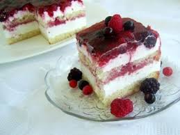 Acest chec cu smântână este foarte fin, deosebit, iar umplutura este incredibil de aerată și ușoară și se combină perfect cu blatul sfărâmicios și gingaș. Reteta Prajitura Cu Fructe De Padure Si Crema De Iaurt