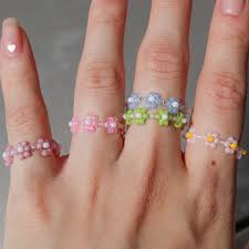 Diy jewelry making magazine and membership allowing you to access our library of jewelry making tutorials. Pin By Islas Th On Daisy Beads Flower Bead Rings Beaded Flower Ring Beaded Jewelry Diy