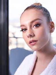 Ester expósito was born in madrid in 2000. Ester Exposito Ester No Eyeliner Makeup Pink Lipstick