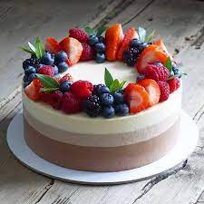 Pin By Marcella Stola On Cakes Cake Decorated With Fruit Fruit Cake Design Fresh Fruit Cake
