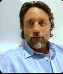 Martin Henderson official