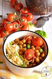 Stiamo parlando del bulgur, una sorta di grano duro spezzettato, tipico della turchia, facilissimo da preparare e che a prima vista qualcuno potrebbe confondere col cous cous.ecco la sua ricetta originale. Insalata Di Bulgur E Ceci Piatto Freddo Estivo La Pagina Del Goloso