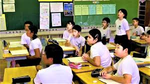 Parlamentul dorește, de asemenea, intensificarea eforturilor pentru combaterea segregării copiilor din diferite grupuri etnice în sistemul de învățământ. Cum E Ècoala In Japonia Cum InvaÈÄ Elevii Intr Una Dintre Cele Mai Stricte ÈÄri Din Lume