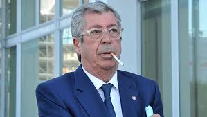 Quelle est la durée moyenne d'un virement ? Video La Main Baladeuse De Patrick Balkany Cree Le Scandale Linfo Re France Faits Divers