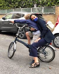 Caterina Balivo Mamma Sali Oggi Ti Accompagno Io A Lavoro Arriveremo In Tempo Chissa Ci Vediamo Alle 14 A Vienidamerai Con Anna Valle Manuel Bortuzzo Kiko Nalli Stefano Dominella