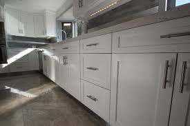 Sleek White Shaker Cabinets Are Perfect For Modern Kitchen Remodels Http Kitchenre Kitchen Design Modern White Modern Kitchen Remodel Modern Kitchen Design