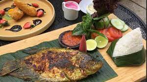 Resep ikan nila bakar kecap pedas, andalan untuk akhir pekan. Mau Makanan Sehat Nan Lezat Yuk Coba Gurame Bakar Kecombrang Ala Hotel Santika Bsd City Tribunnews Com Mobile
