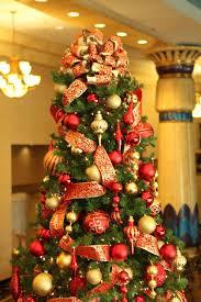 Red And Gold Fabric Bow Christmas Tree Topper For A 16ft At Commerce Casino Red And Gold Christmas Tree Gold Christmas Tree Topper Gold Christmas Tree