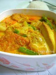 Lontong je indonézske jedlo vyrobené zo stlačeného ryžový koláč vo forme a valec zabalené vo vnútri a banánový list,12 bežne sa nachádza. 150 Lontong Sayur Lodeh Ideas Food Spicy Recipes Indonesian Food