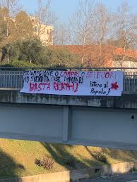 Le case popolari, dette anche alloggi erp o alloggi iacp, sono immobili di pubblica proprietà e destinati alle famiglie più bisognose, che li abitano pagando un costo di affitto irrisorio.per averne diritto è quindi necessario non superare un certo reddito massimo in rapporto al nucleo familiare. No Alla Svendita Delle Case Popolari Ater A Roma L Unita Punto News
