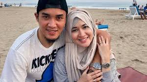 Kabar Duka Dari Okie Agustina Mantan Istri Pasha Ungu Pos Kupang