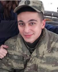 🗓️ Bu gün şəhid Heydərov Rafiq Rahim oğlunun şəhadətinin 4-cü ildönümüdür.  🇦🇿 14 okytabr 2020-ci ildə Rafiq Heydərov Füzuli-Cəbrayıl istiqamətində  gedən döyüşlərdə şəhidlik zirvəsinə ucalıb. Şəhidimiz II Fəxri Xiyabanda  dəfn edilib. Azərbaycanın