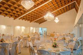 Cortina de flores boda de ensueño cosas de boda decoracion de eventos decoracion bodas arcos para boda bodas al aire libre bodas de oro arreglos para boda. Decoracion Para Bodas Blanco Con Dorado