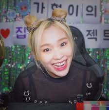 when you don't understand korean and know nothing(0) about makeup 😂  Everything for Gahyeon!!! ❤️❤️❤️ #Dreamcatcher #드림캐쳐 #gahyeon