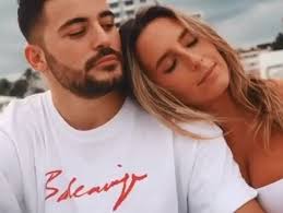 Anthony Mateo La Villa 5 Amoureux Il Officialise Son Couple Avec Clemence En 2020 Tele Realite Couple Villa Des Coeurs Brises