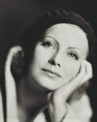 This TV star was a stunning beauty who once graced the covers of magazines.  😮 After the huge success of "The Thorn Birds," she eventually left  America. PHOTOS and her current life