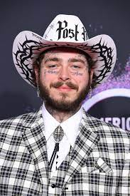 Post Malone Brought Southern Style To The Amas In A Checkered Suit And Classy Bolo Tie Post Malone Malone Cowboy Hats