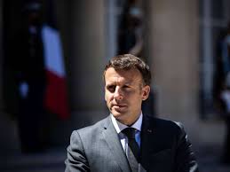 A macron is a long above vowels. Frankreich Emmanuel Macron Geohrfeigt Nieder Mit Der Macronie Politik