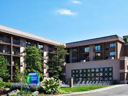 This holiday inn express and a neighboring health club have closed northwest of route 53 and dundee road in palatine. Rolling Meadows Hotels Top 53 Hotels In Rolling Meadows Il By Ihg Price From Usd 98 80