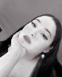 Adriana Robledo's Instagram, Twitter & Facebook