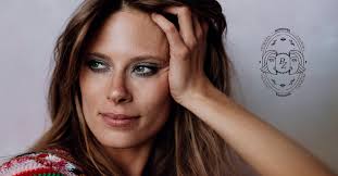 Julia Pietrucha "Neonova"