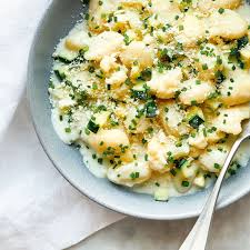 Gnocchis Au Fromage Aux Courgettes Et Au Chou Fleur Ricardo Recipe In 2020 Gnocchi Vegetarian Recipes Vegetarian Dishes