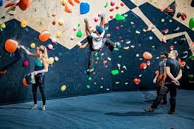 At bergen climbing centre (bergen klatresenter) we offer indoor bouldering (climbing on low walls above a padded floor) at all levels of difficulty. Buldre Pa Sorlandet Klatresenter