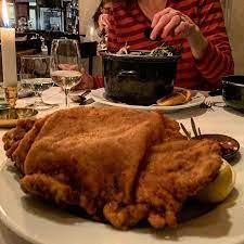 wiener schnitzel foodporn restaurant aarbergerhof araber wienerschnitzel moules bern switzerland wiener schnitzel schnitzel lebensmittel essen