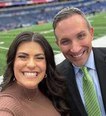 We love breaking losing streaks against divisional rivals 😌 Swipe to see  how I feel when all my Tennessee friends come to visit. ↡ ↡ ↡ #sportsanchor  #tvnews #sportsreporter #tvreporter #tvnewslife #colts #