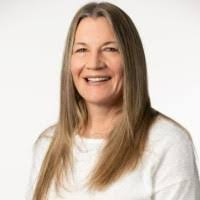 Julie Lewandowski's Instagram, Twitter & Facebook